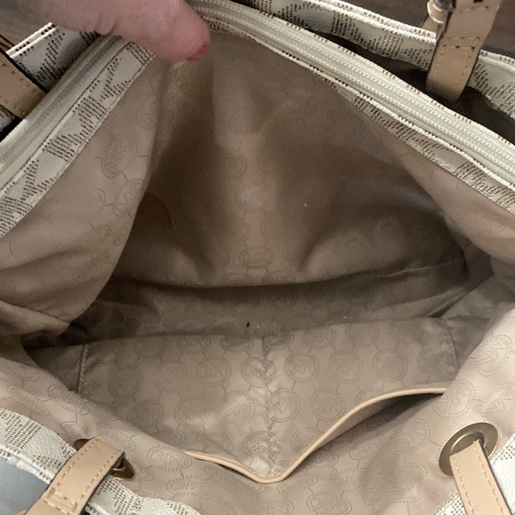 Nice Michael Kors purse - Picture 3 of 6